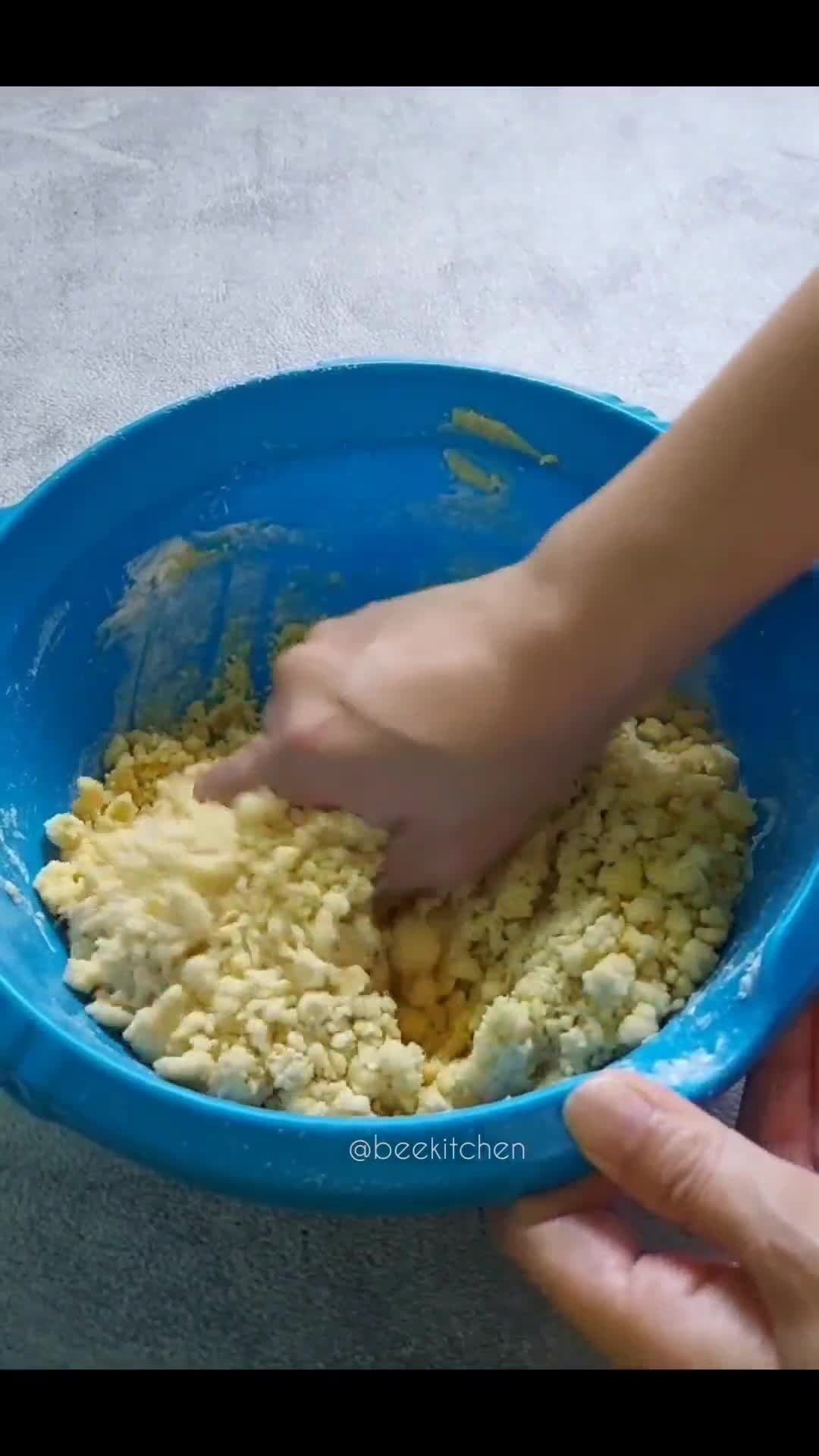 Foto langkah ke 4 dari resep Pie Susu Durian.