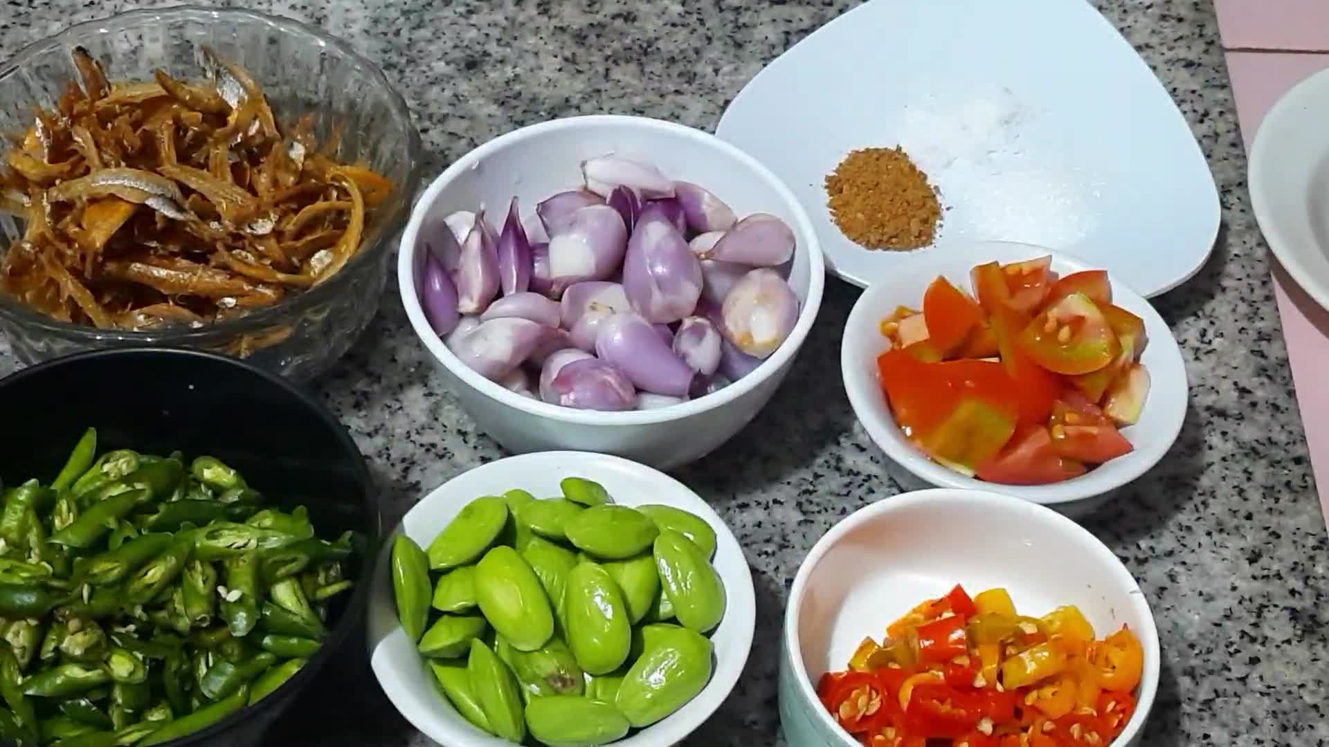 Foto langkah ke 1 dari resep Tumis Bawang Teri.