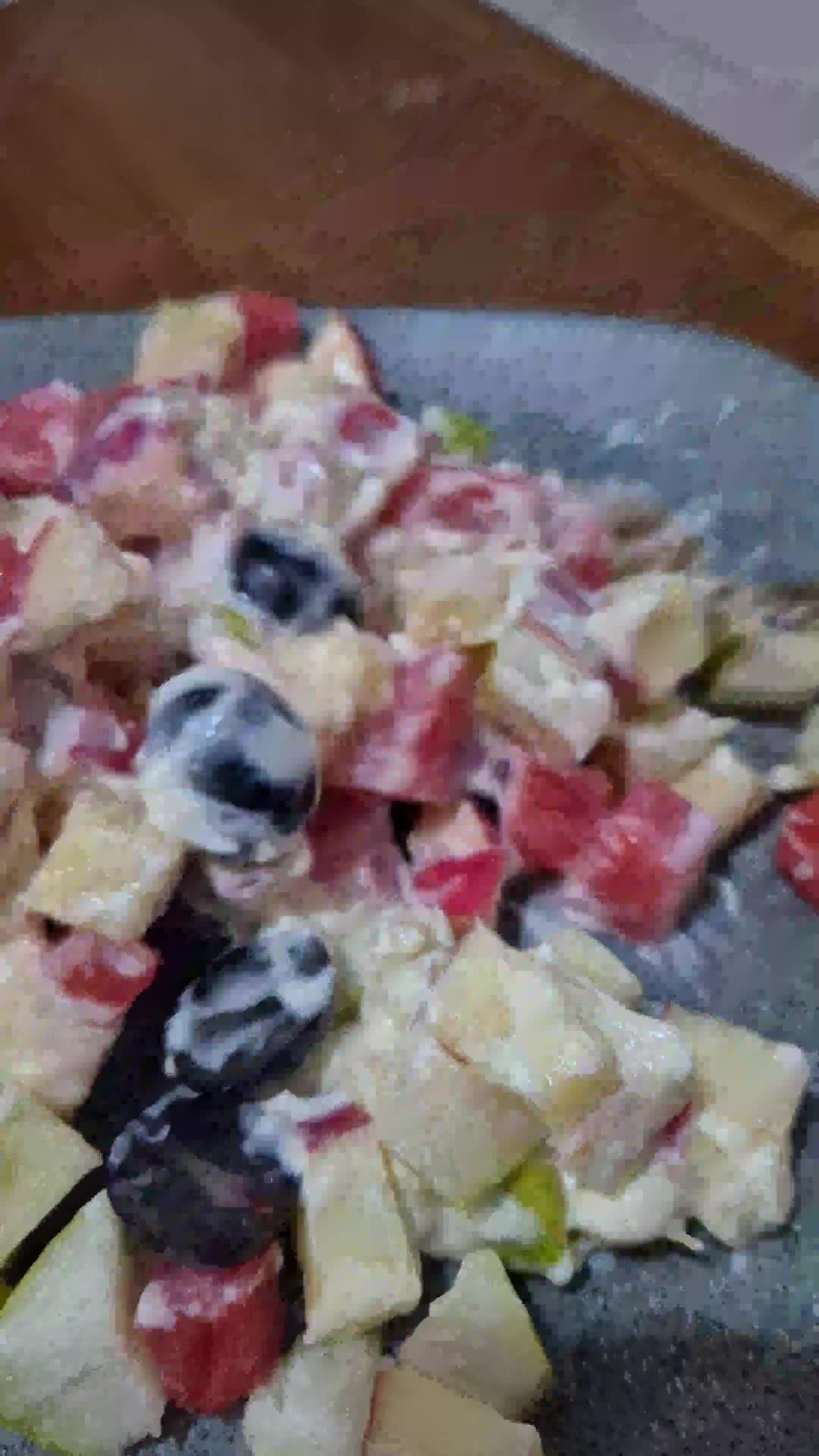 Foto langkah ke 2 dari resep Salad Buah Yogurt.