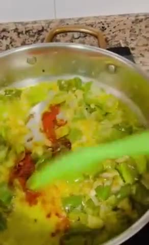 Foto del paso 4 de la receta: Sopa de tomate de mi abuela 👵🏻 🍅 🥖 🌿