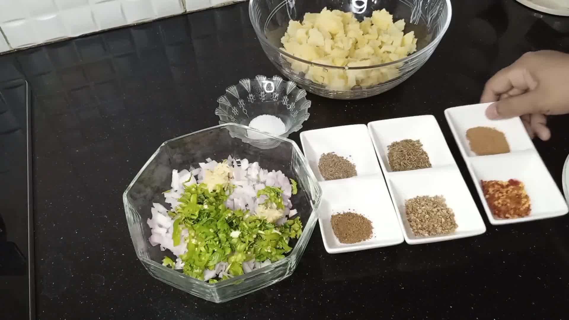 A picture of step 6 of Aloo Ke samosay.
