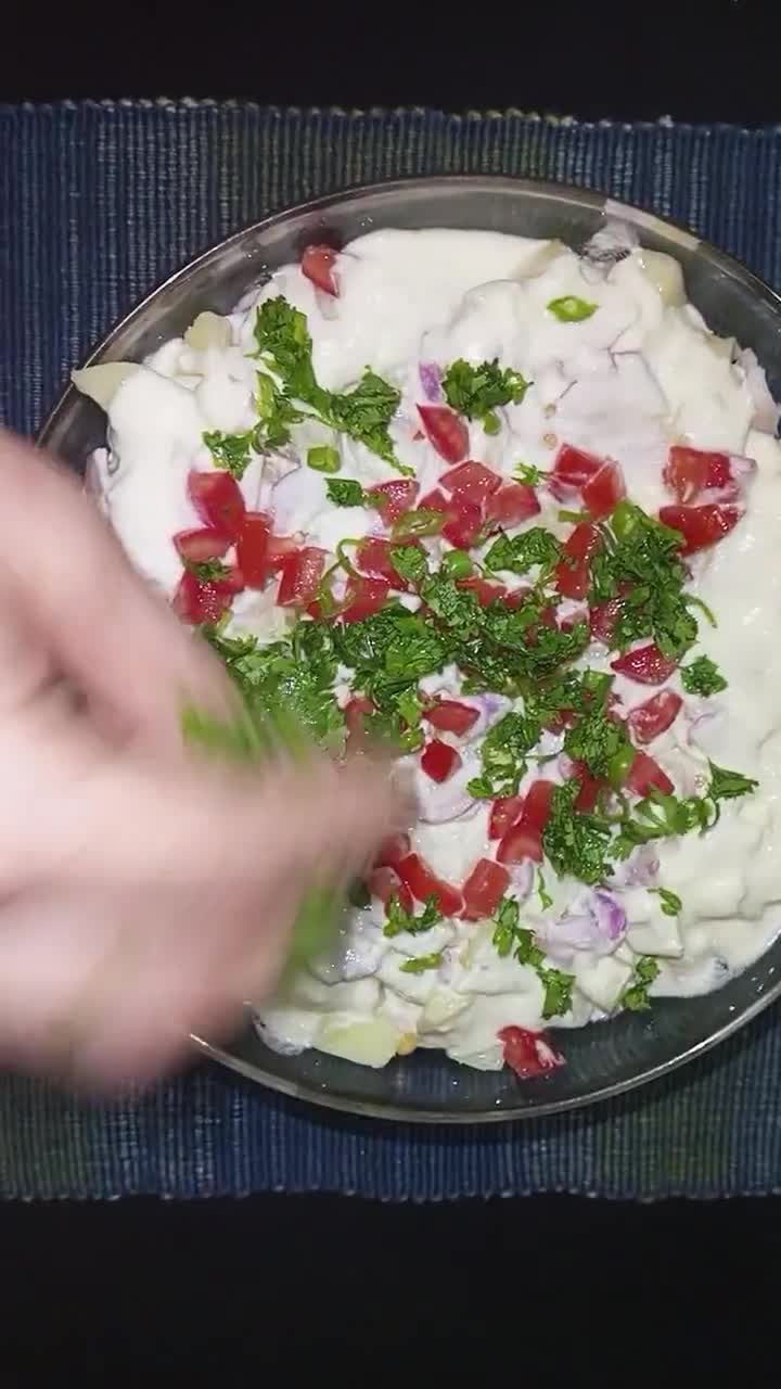 A picture of step 3 of Dahi Phulki+Papri Chana Chat 😋😋😋.