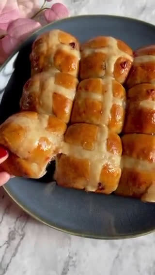 Foto langkah ke 5 dari resep Hot Cross Buns Roti Empuk Tanpa Telur.