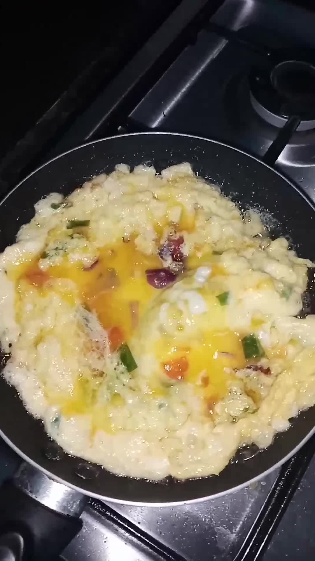 Foto langkah ke 2 dari resep Telur Dadar Gobal Gabul.