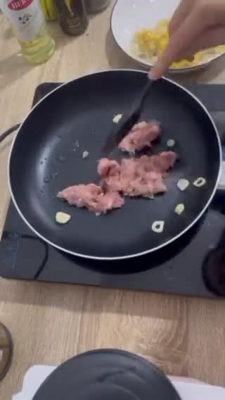 รูปขั้นตอนการทำที่ 2 ของ ไข่ขยี้หมูกระเทียม