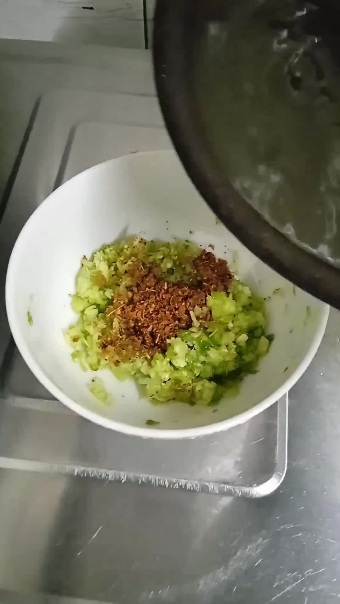 Foto langkah ke 3 dari resep Sausi kai bon cabe (salad ayam suir alah hongkong simpel).