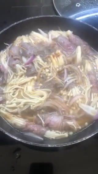 Hình bước làm 5 của món Bò cuộn nấm kim chi