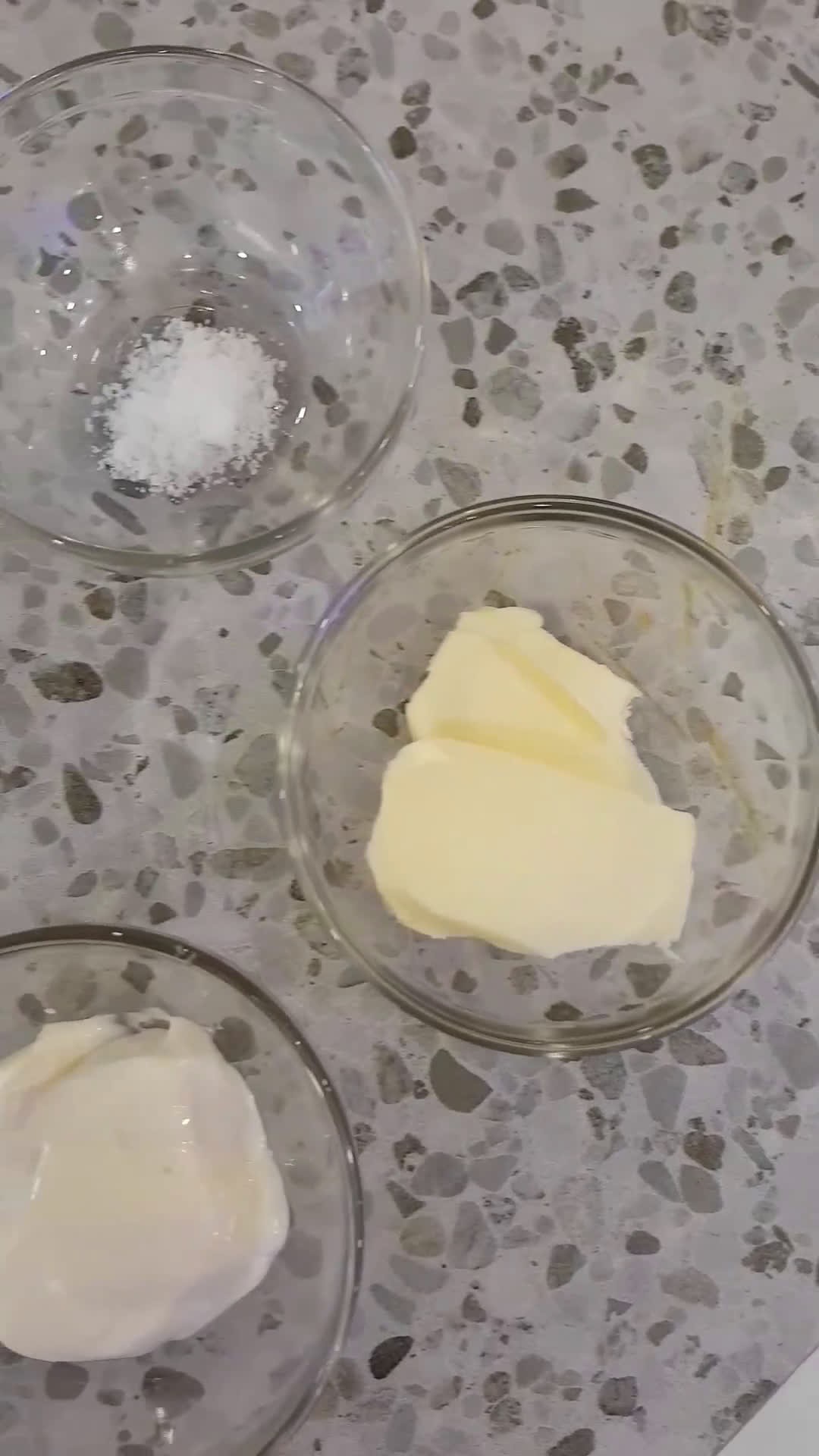 Foto langkah ke 1 dari resep Egg Mayo Sandwich.