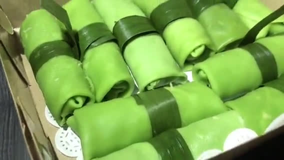 Foto langkah ke 8 dari resep Dadar gulung Daun Suji.