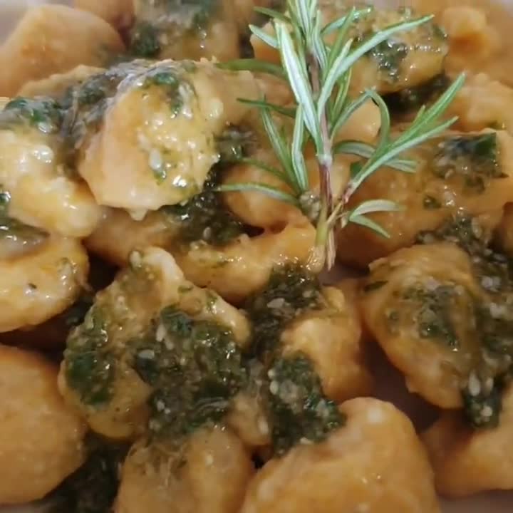 Foto del paso 10 de la receta: 🍝 🍽 🌱🌿 Ñoquis de calabaza y papa con pesto fresco de albahaca, romero y sésamo 🍝 🍽 🌱🌿