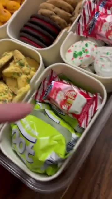 A picture of step 5 of Christmas lunchable snackle box.