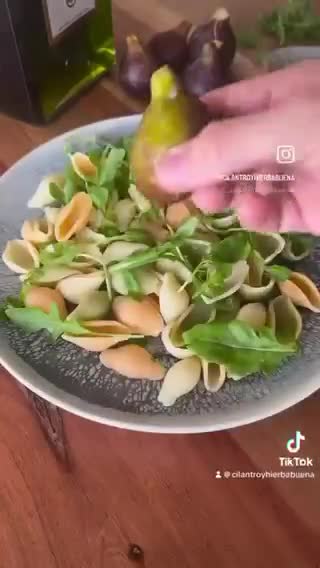 Foto del paso 2 de la receta: Ensalada de pasta con higos, jamón y Cabrales