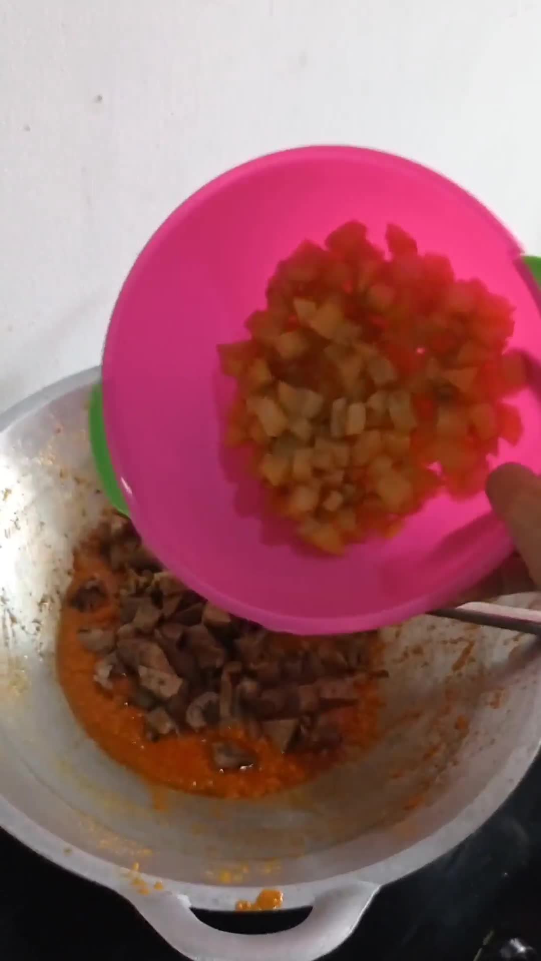 Foto langkah ke 6 dari resep Balado kentang dan Hati+ampela ayam.