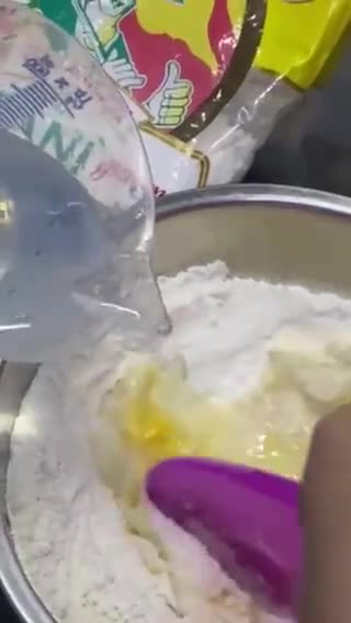 Foto langkah ke 2 dari resep Kulit Risol Lembut Elastis.