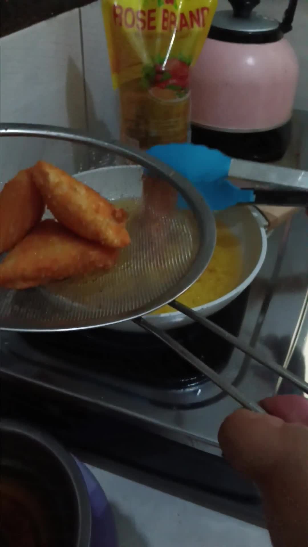 Foto langkah ke 15 dari resep Risoles rogout sayur lipat amplop dan segitiga.