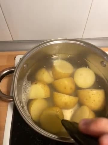 Foto del paso 6 de la receta: Ensalada de huevo, patata y cebolla al estilo cubano