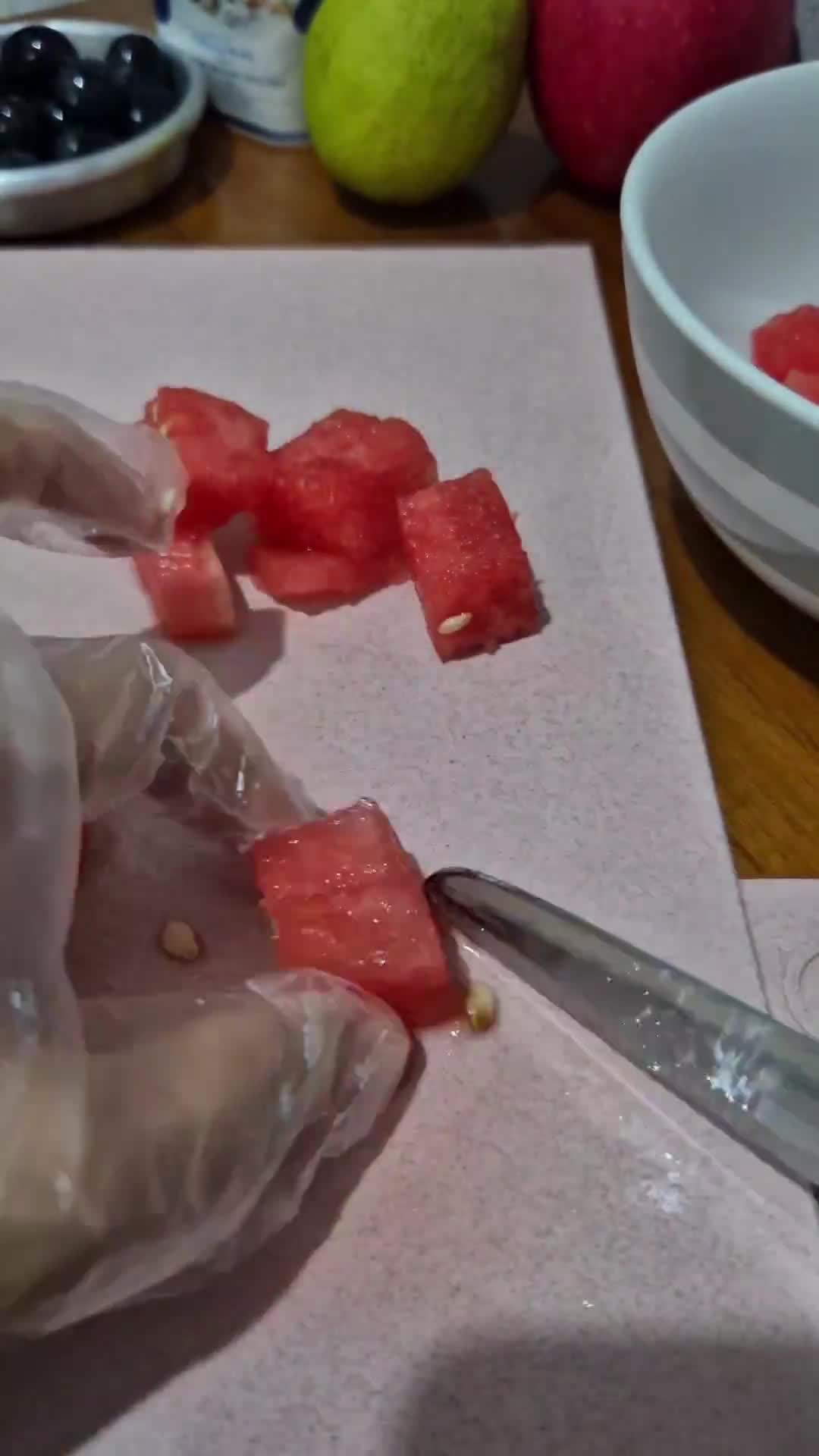 Foto langkah ke 1 dari resep Salad Buah Yogurt.