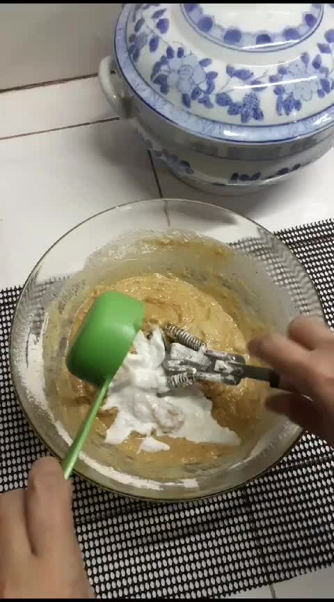 Foto langkah ke 5 dari resep Oenbitjkoek Chiffon Cake.