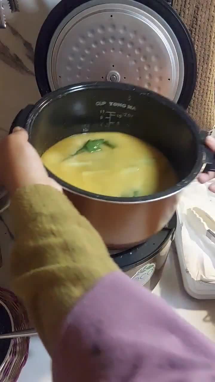 Foto langkah ke 3 dari resep Nasi Kuning Bumbu Racik.