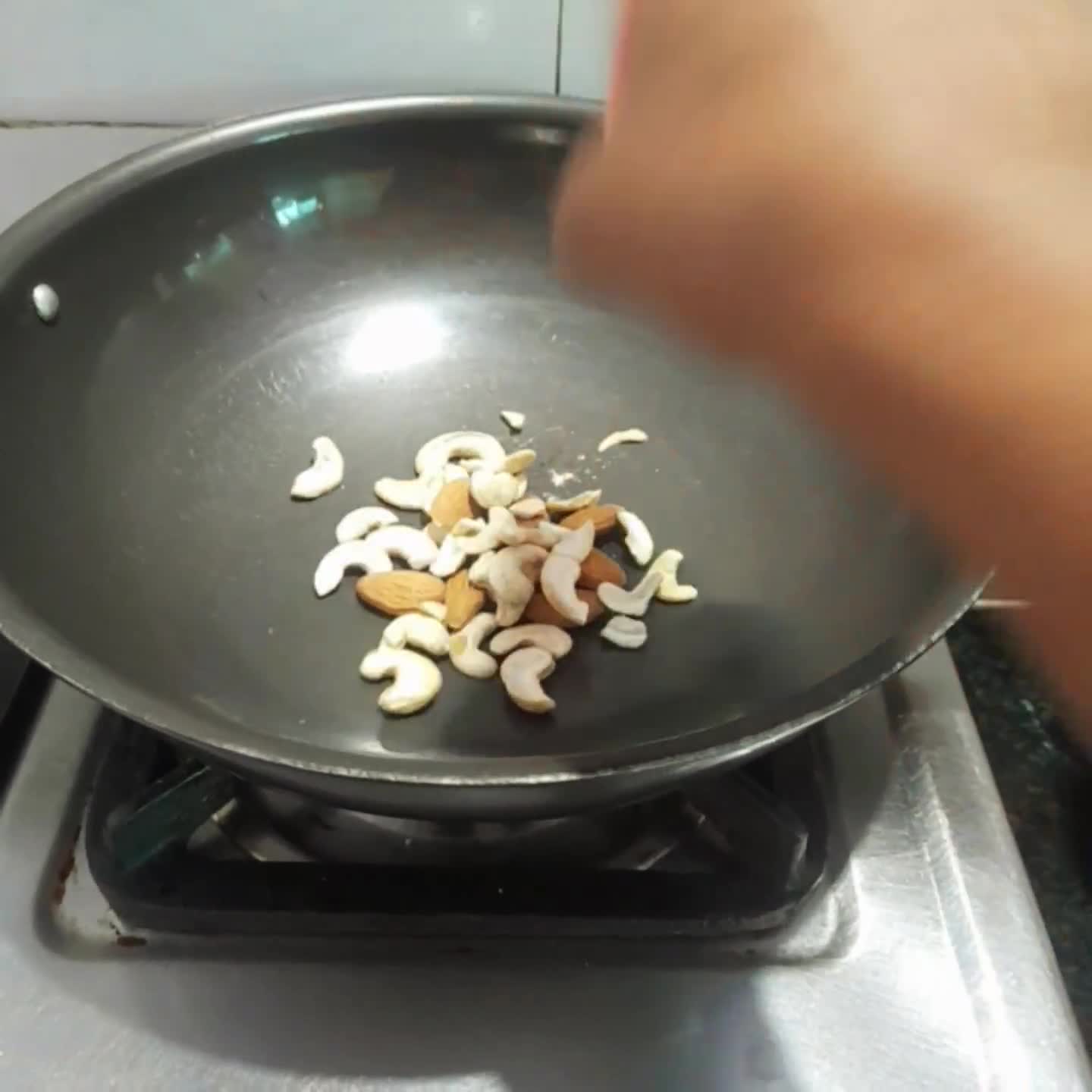 रागी ड्राई फ्रूट्स लड्डू रेसिपी चरण 1 फोटो
