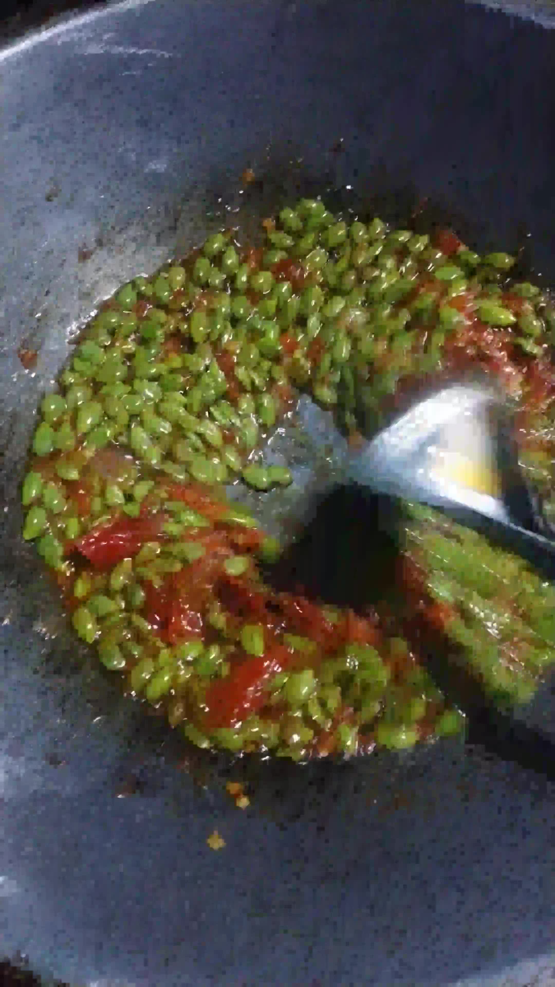 Foto langkah ke 3 dari resep Sambel lamtoro ikan pindang.