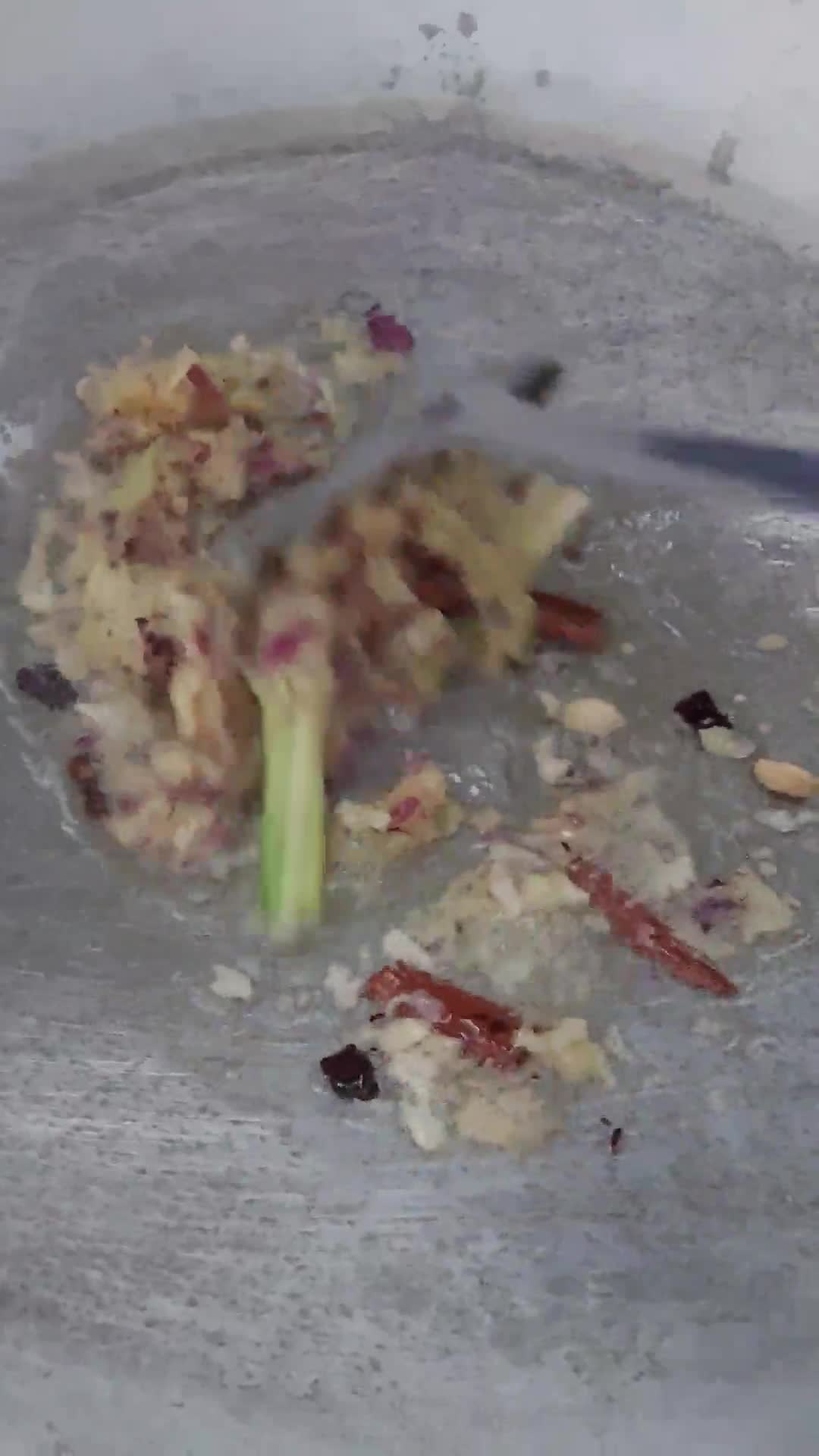 Gambar langkah 4 resipi Kerang masak kicap pekat likat.