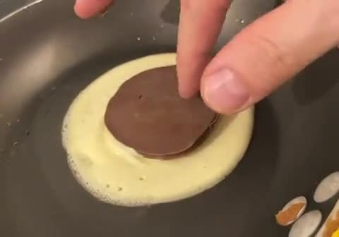 Nutellával töltött amerikai palacsinta recept fázis 5 fotója