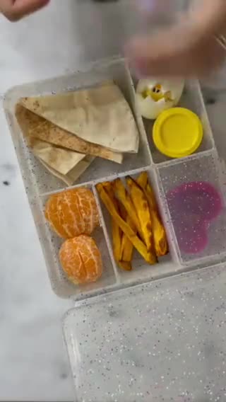Foto del paso 5 de la receta: Lonchera con huevo duro para niña