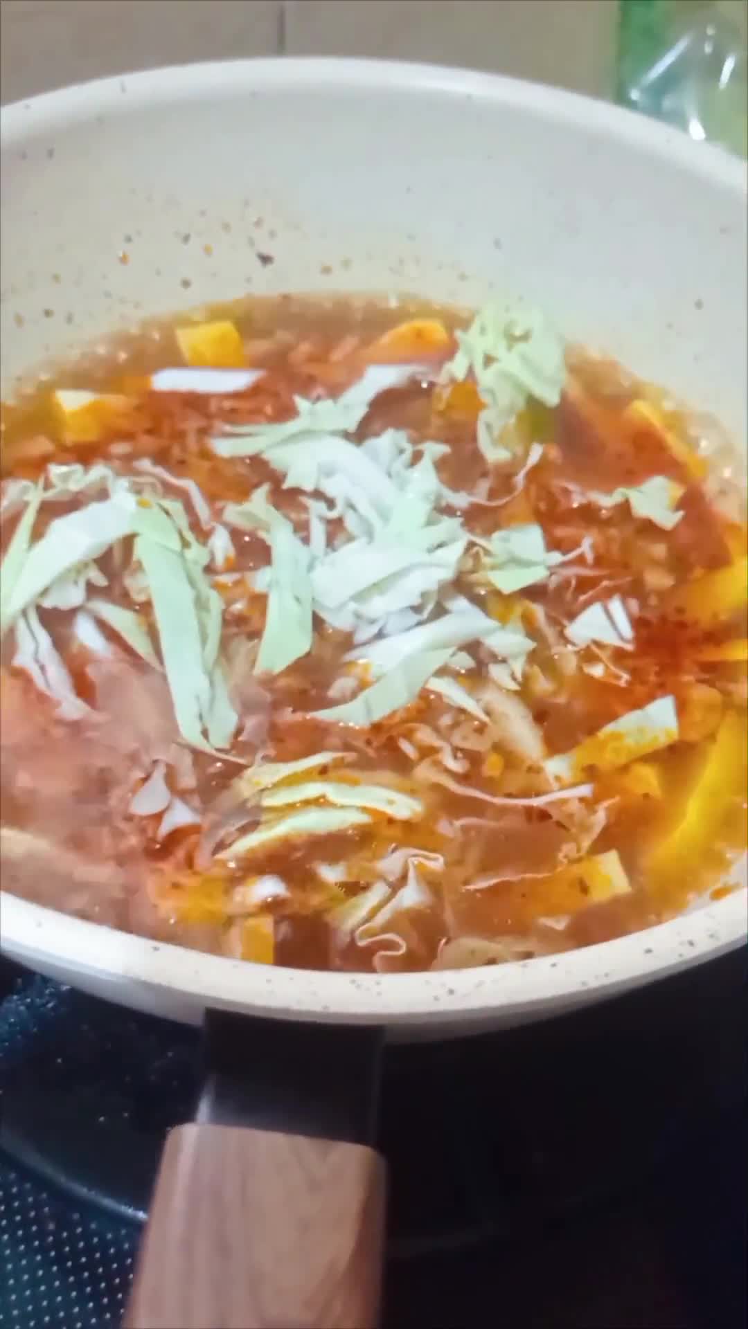 Foto langkah ke 2 dari resep Sup Tahu Jamur Enoki.