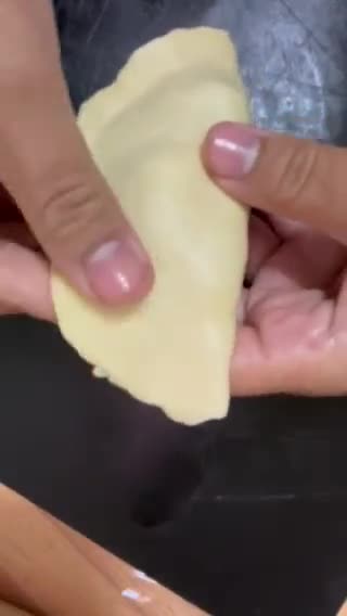 Foto langkah ke 5 dari resep Kibinai / Pastel Eropa / Lithuanian Meat Pie.
