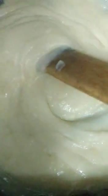 দুধ ও ময়দার হালুয়া। Milk and flour halwa রেসিপির ধাপ 5 ছবি