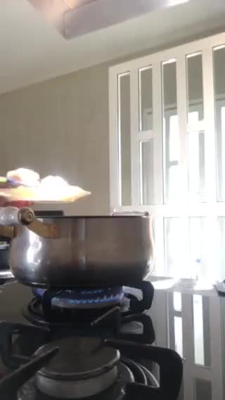 Foto del paso 6 de la receta: Caldo de merluza y gambones