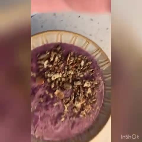 A picture of step 6 of A simple smoothie bowl.
