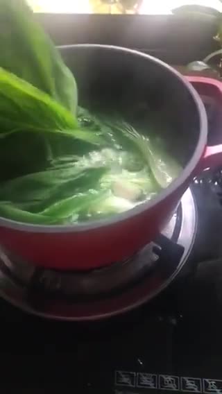 Gambar langkah 2 resipi Sup Pak Choy Telur.