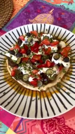 Foto del paso 7 de la receta: Berenjena asada con hummus, yogur y aceite picante #Ottolenghi