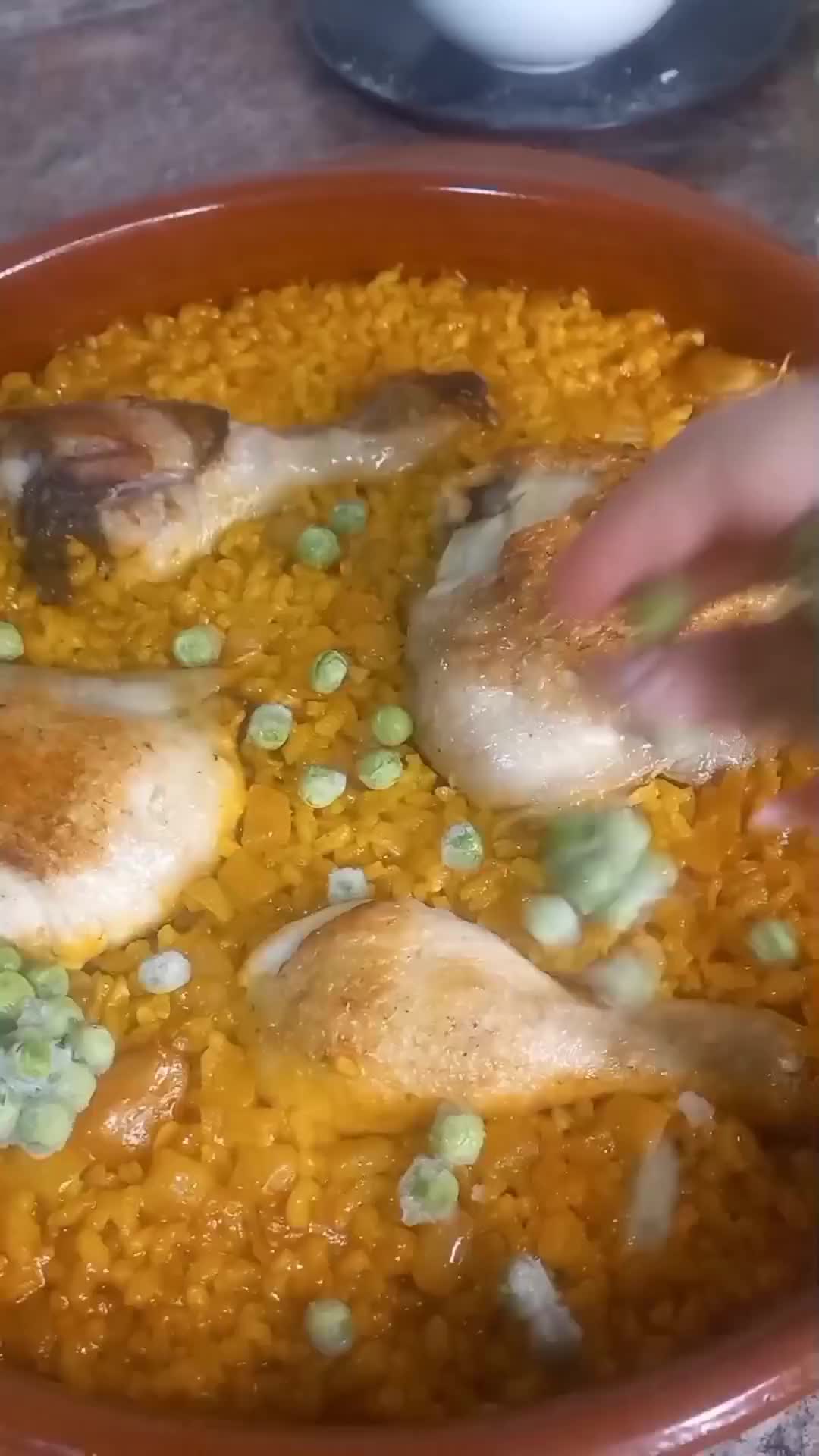 Foto del paso 4 de la receta: Arroz con pollo al horno 🥘