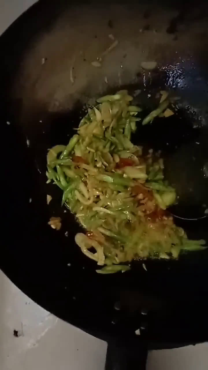 Gambar langkah 2 resipi Ayam goreng kunyit.