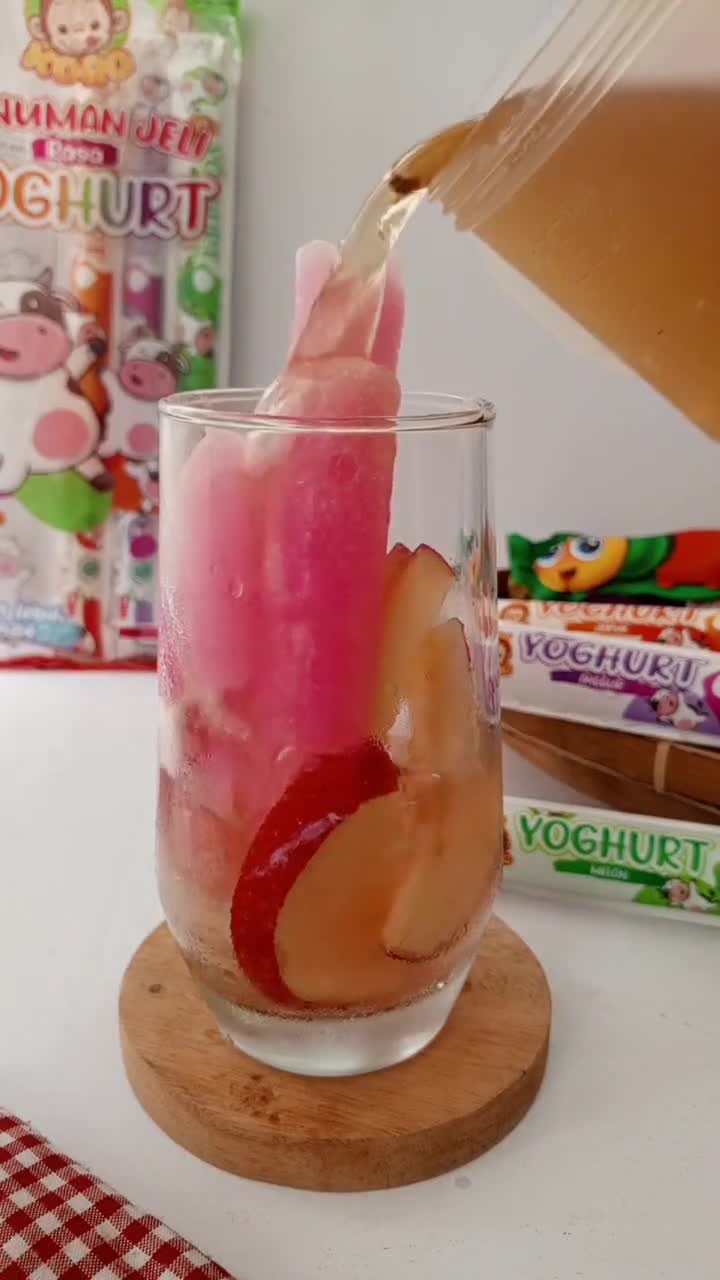 Foto langkah ke 3 dari resep Iced Apple Tea with Jelly.
