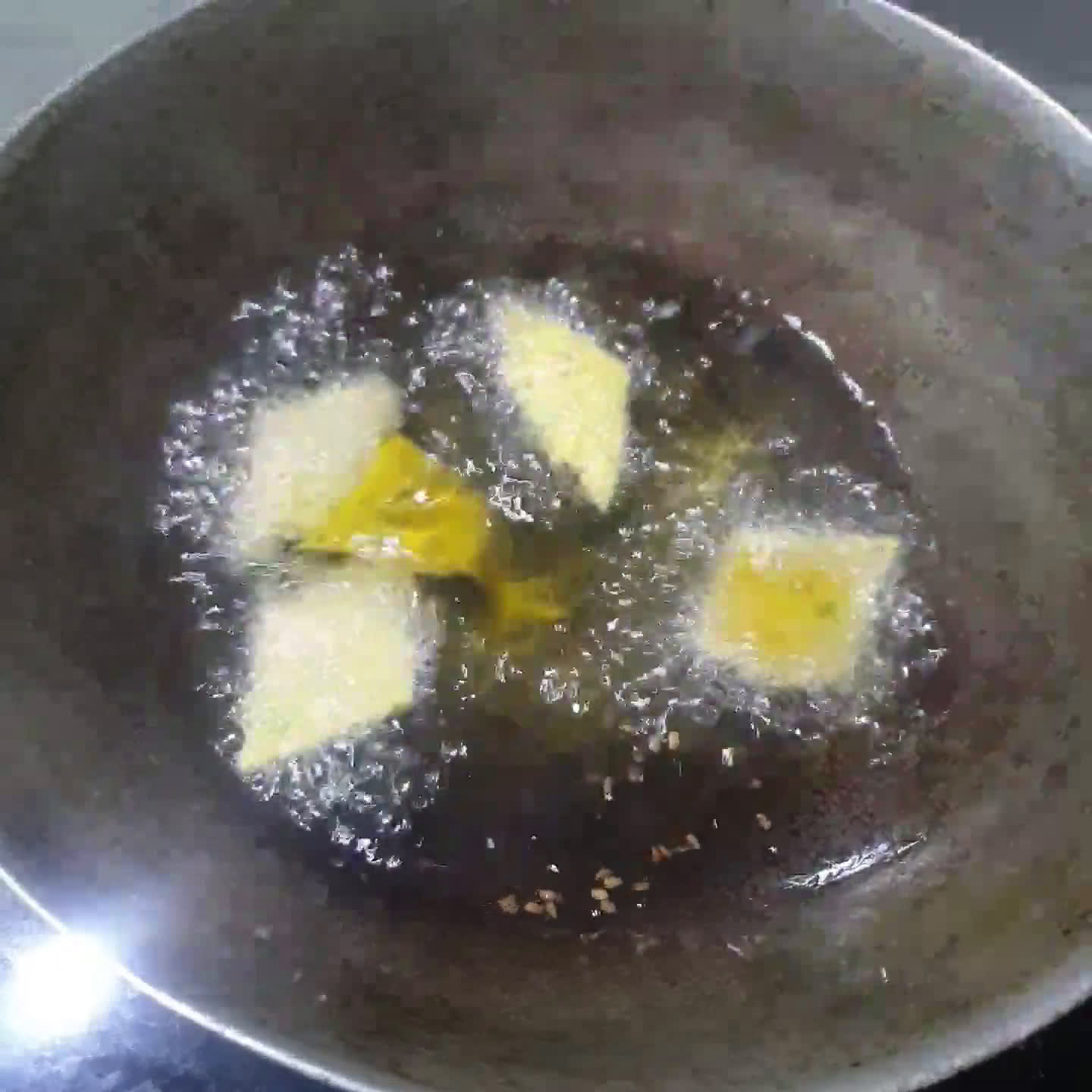 તીખા શક્કરપારા (Tikha shakrpara recipe in Gujarati) રેસીપી સ્ટેપ7ફોટો