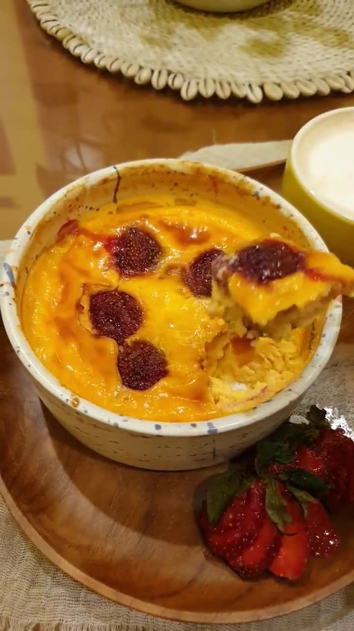 Foto langkah ke 6 dari resep 500. Yogurt Strawberry Cake.