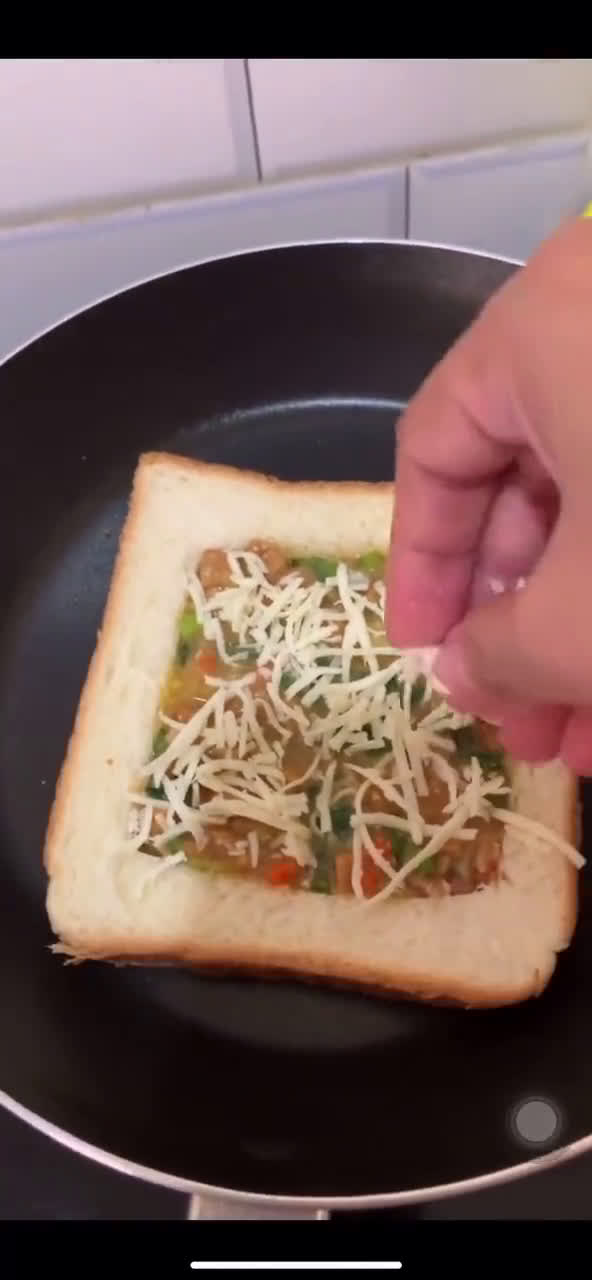 Foto langkah ke 5 dari resep Roti Tawar Isi.