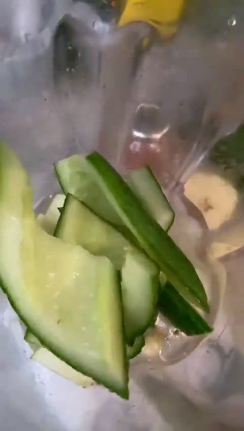Une image de l'étape 4 de Jus de pomme verte concombre curcuma.