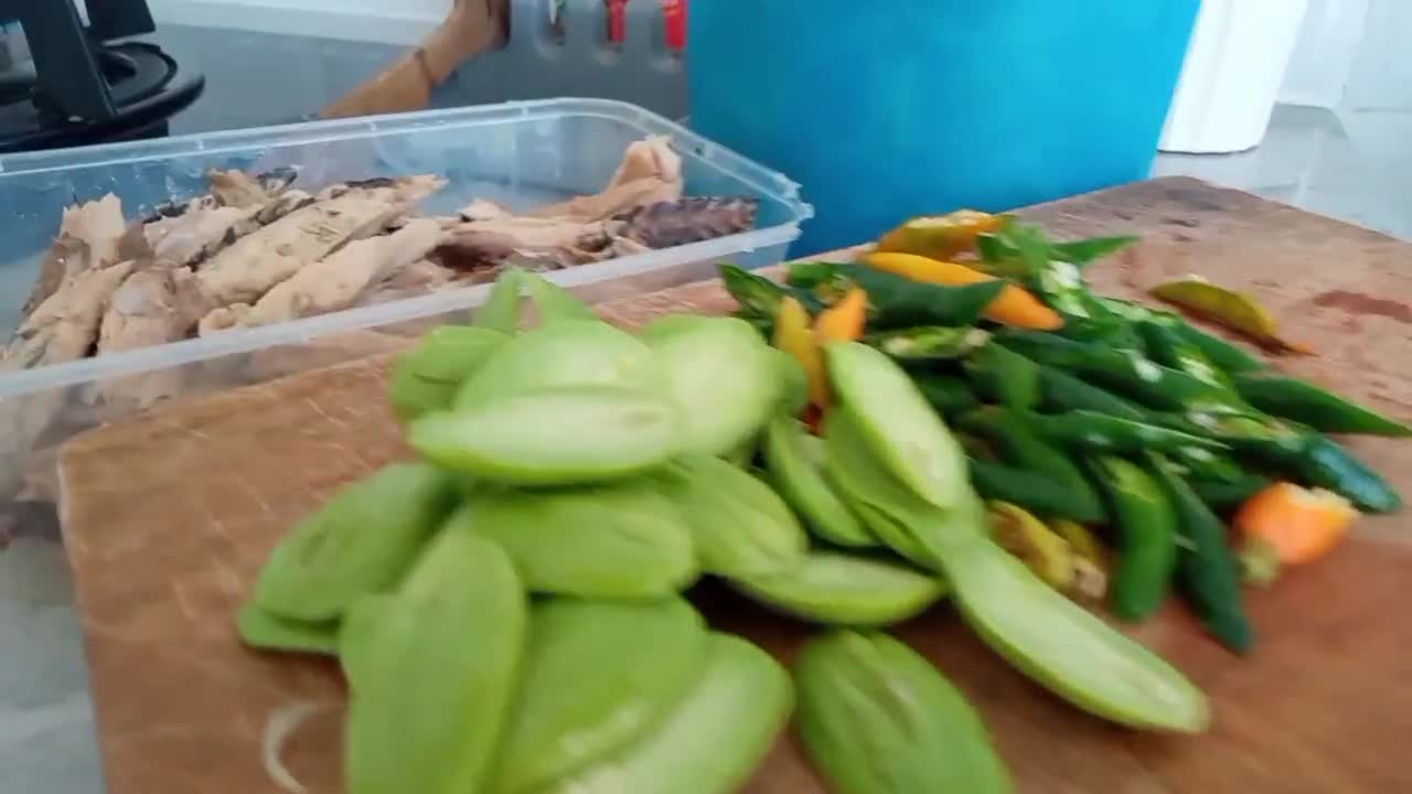 Foto langkah ke 2 dari resep Tumis tuna bunga bawang.