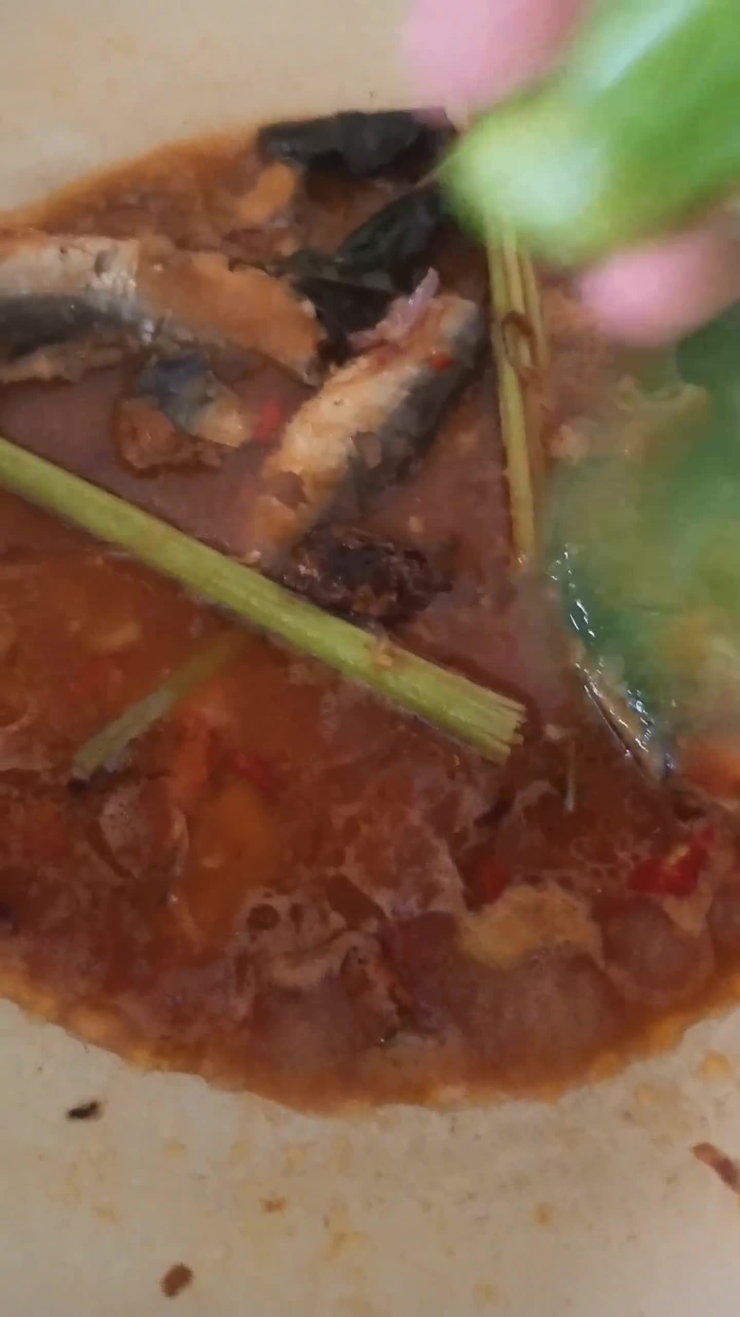 Foto langkah ke 3 dari resep Asam Pedas Ikan Sardin.