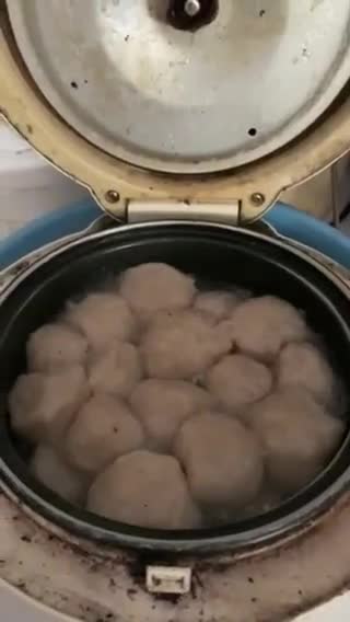 Foto langkah ke 2 dari resep Cilok Magicom.