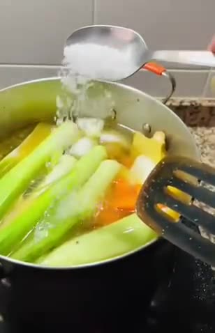 Foto del paso 5 de la receta: Ramen de pollo 🐣 🍜