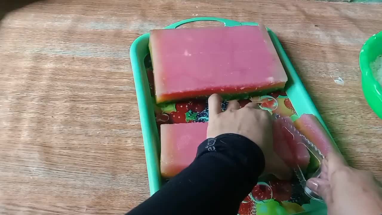 Foto langkah ke 3 dari resep Lapis Singkong Pelangi.