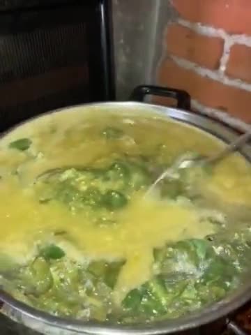 Foto del paso 5 de la receta: Verdolagas con Carne de Cerdo en Salsa Verde