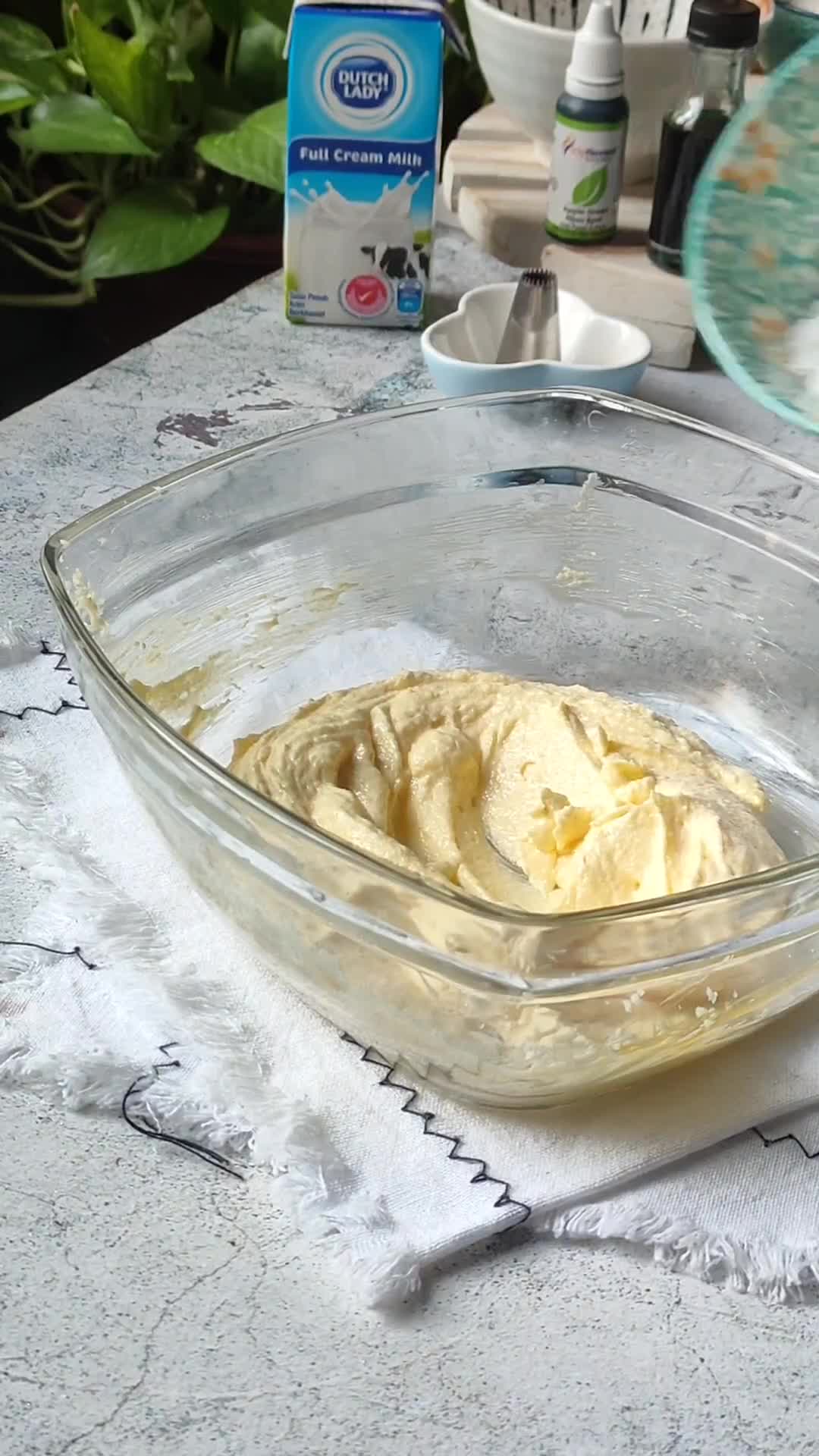 Gambar langkah 3 resipi Pandan Coconut Sugar Cookies.
