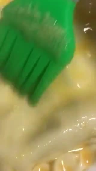 Foto del paso 5 de la receta: Empanada de salmón y champiñones, fácil y rápida